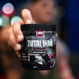 🧨 PŘEDTRÉNINKOVÁ BOMBA! 🧨 💥 REDCON1 – TOTAL WAR 💥 ⚡️ Maximální energie 🔥 Šílené napumpování 🎯 Neochvějný fokus Chceš...